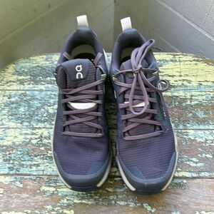 On Cloud Cloudwander Waterproof Women’s size 6